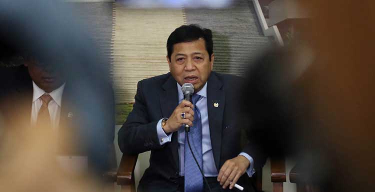 12Setya Novanto duduk.jpg